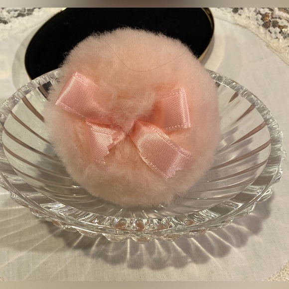 Vintage Powder/ Trinket Embroidery Glass Dish Great Condition - Picture 4 of 7